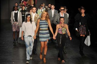 巴西圣保羅時尚周女模特走秀